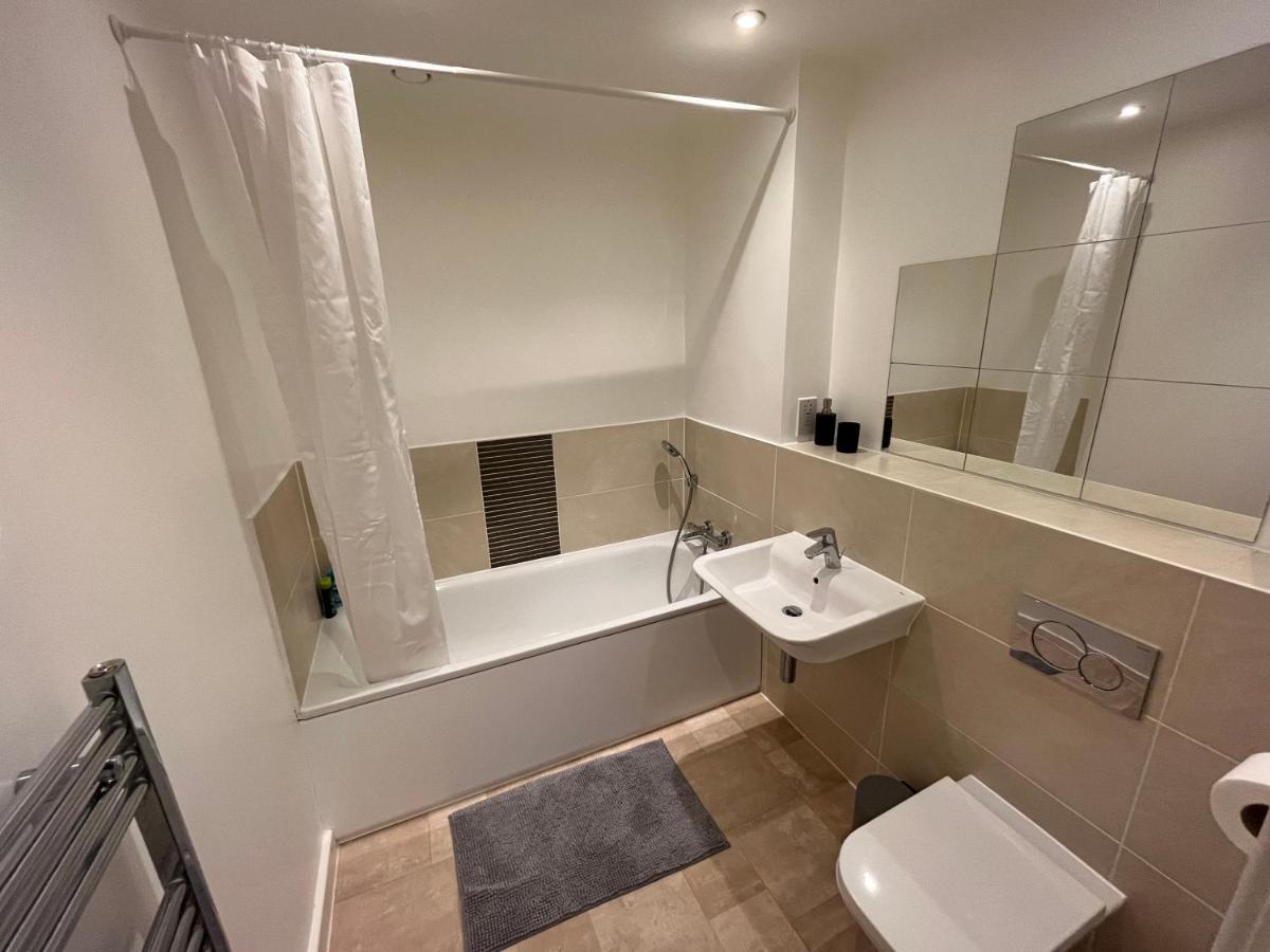 2 Bedroom, 2 Bathroom Modern Apartment Close To Ocean Village, Free Parking, Single Or Double Beds Southampton Exteriör bild