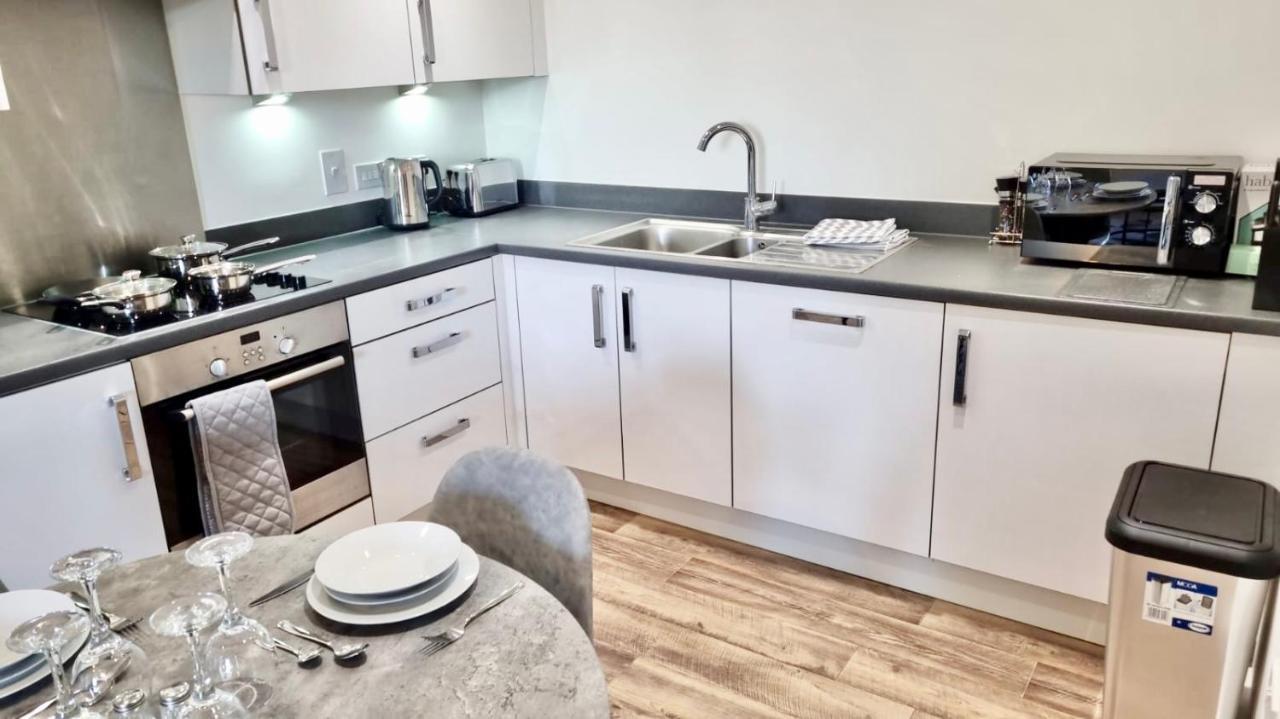 2 Bedroom, 2 Bathroom Modern Apartment Close To Ocean Village, Free Parking, Single Or Double Beds Southampton Exteriör bild
